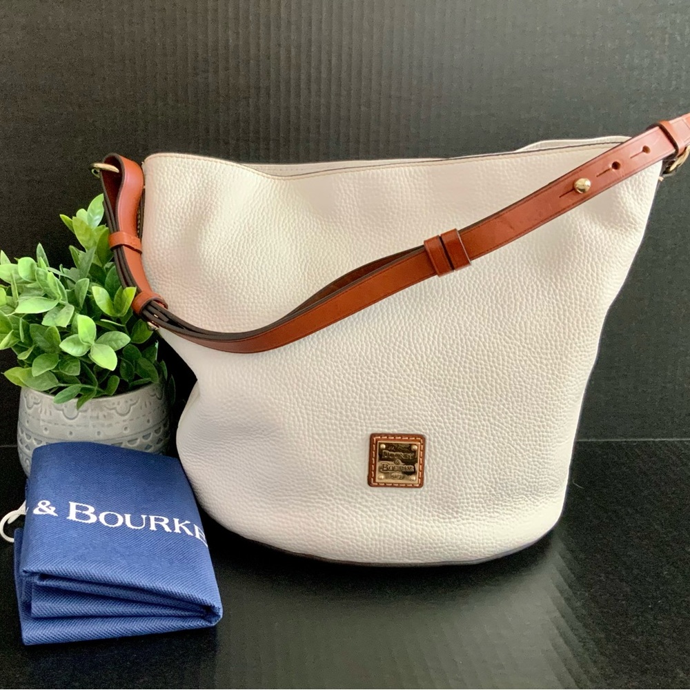 Dooney & Bourke White Thea Feedbag